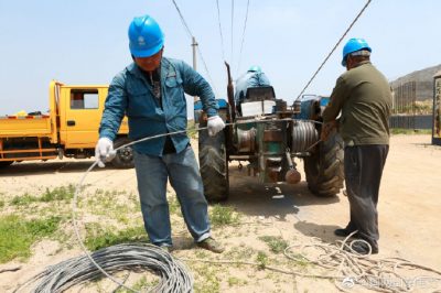 海陽供電公司進(jìn)行線路升級改造