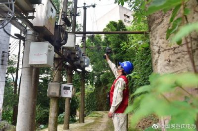 大足供電公司為高考的順利進行電力巡查