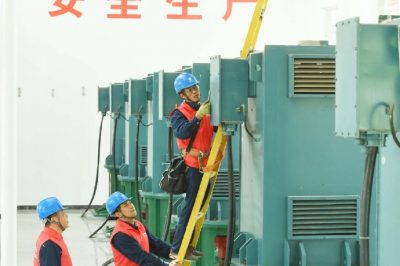 天長供電公司維護天長市潯河排澇站檢修