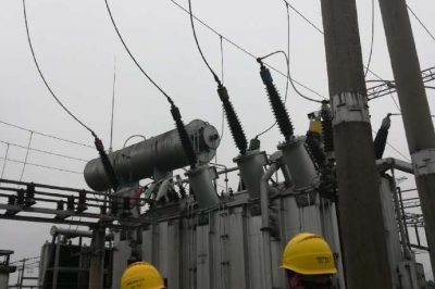 變電運(yùn)維人員緊急消缺220kV平溪變電站斷路器B相壓力低