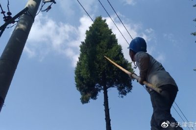 110千伏曙光變電站對(duì)智能巡檢機(jī)器人的路徑信息、數(shù)據(jù)傳輸?shù)认到y(tǒng)進(jìn)行檢驗(yàn)調(diào)試