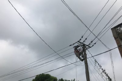 江夏區(qū)供電公司野外作業(yè)設備運維，迎峰度夏