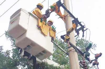 10千伏麗華線主干48號桿進行帶電更換隔離開關、跌落式熔斷器作業(yè)