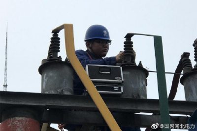 高邑縣供電公司變電檢修人員開展設備巡視檢查