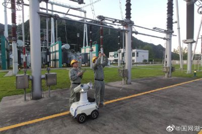 湖北檢修公司500千伏十堰變電站的智能巡檢機器人