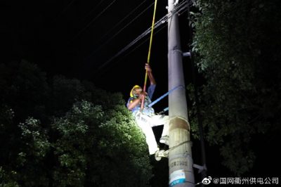 開(kāi)化縣供電公司和臨海市江南供電所組織召開(kāi)11日搶修工作總結(jié)及12日工作部署分工