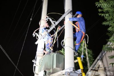 平邑縣供電公司更換高壓電纜、低壓出線等措施進行公變重負荷改造