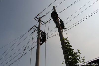 將100千伏安變壓器更換為200千伏安變壓器，提高供電可靠性