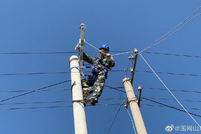 10千伏荊山線雞場支線55-5號桿帶電接火作業(yè)