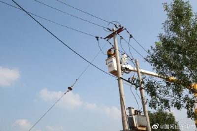 無棣縣供電公司新上300千伏安變壓器實(shí)施帶電接火送電