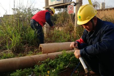 藍山縣供電公司緊急維修臺區(qū)高壓設(shè)備線夾斷裂