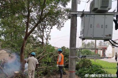 高郵市供電公司新增一臺(tái)400千伏安變壓器