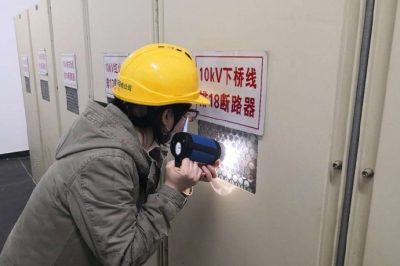 浮屠街變電站檢查電力設(shè)備有無凝露