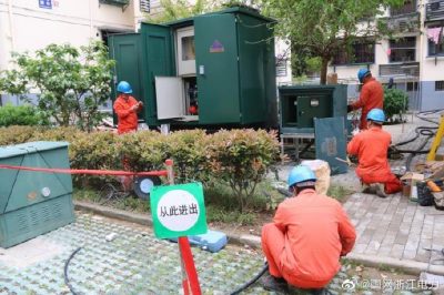 檀香小區(qū)配電室進行防水改造工作