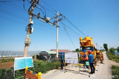 10千伏線路電桿帶電加裝絕緣包封