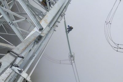 迷霧里高空走線，還碰上38°大下坡……太難了