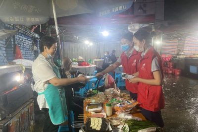 “電小二”進(jìn)夜市，讓地?cái)偭疗饋? title=