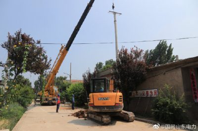 東阿縣供電公司進(jìn)行線路改造工程