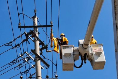 10千伏路西線櫻桃園支線26號桿進行帶電接火作業(yè)