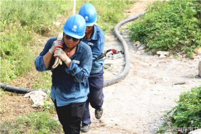 頭頂烈日奮戰(zhàn)在10千伏程東線升級改造