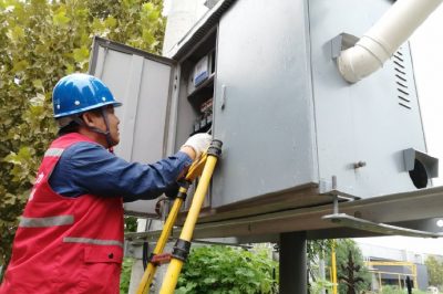 對張莊村電表接線、表計安裝、關口表線路、低壓側(cè)開關等進行檢查