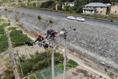 對巖泉街道薄岸村的高壓線路、設(shè)備進行缺陷查找